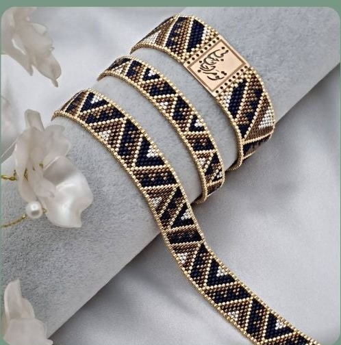 Pulseras Miyuki en azul marino, blanco y dorado