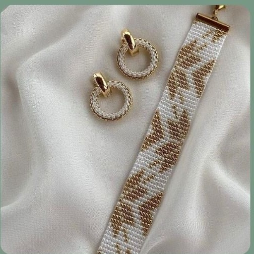 Pulsera y aretes Miyuki en beige y dorado