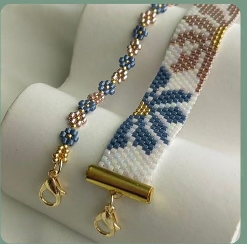 Pulseras Miyuki con flores en azul y dorado